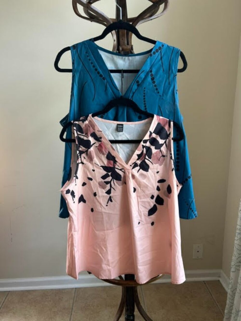 Emery Rose SHEIN Blue Floral V Neck Sleeveless Top XL NWOT